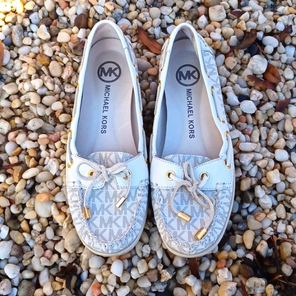 Michael Kors Shoes - Michael Kors Blair Moc vanilla loafers, sz 6M.